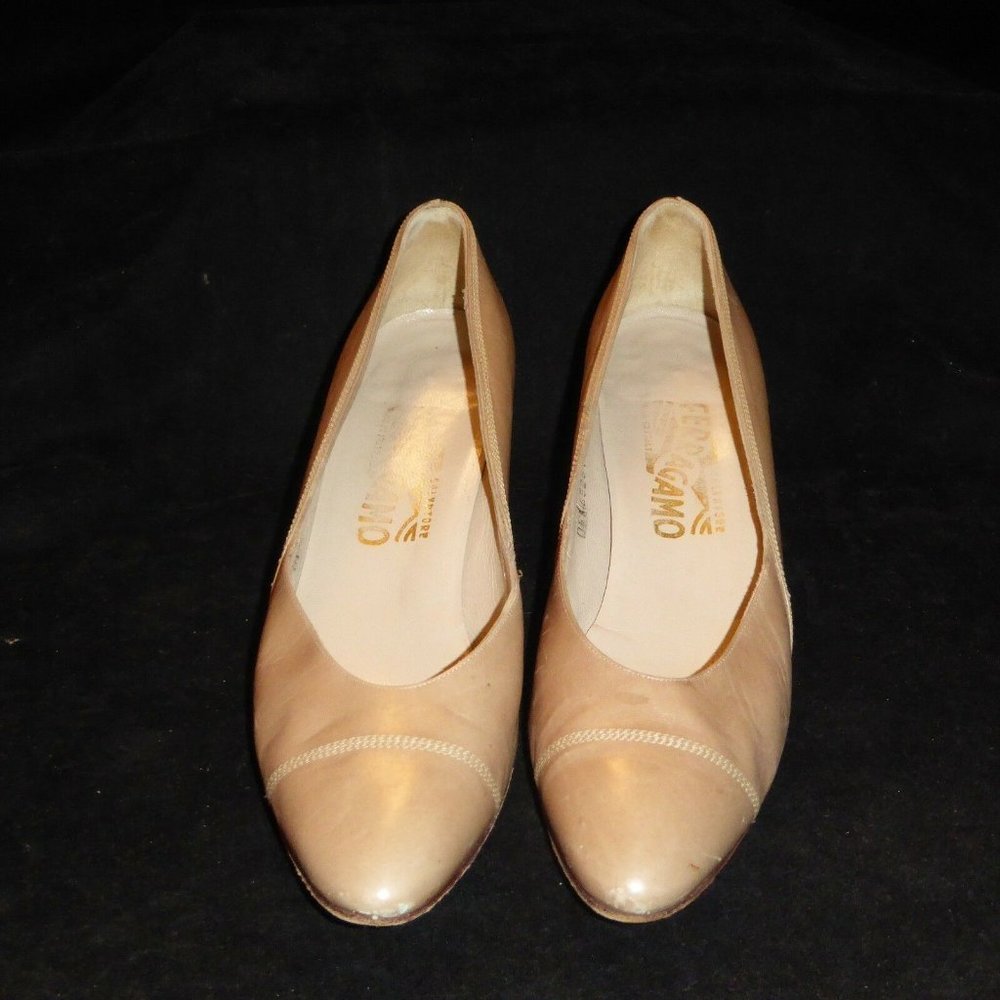 Vintage Salvatore Ferragamo Italy Tan Leather Pump